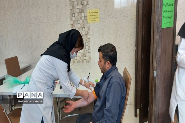 انجام آزمایش خون همکاران اداری آموزش و پرورش منطقه 2