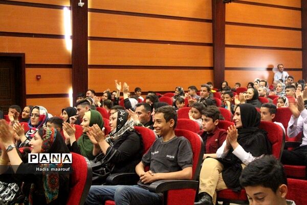 همایش تجلیل از معلمان و دانش‌آموزان برتر مدرسه شهید کلاهدوز