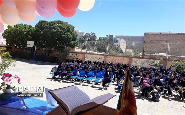 بزرگداشت روز معلم در دبیرستان شاهد کوثر شهرستان رباط کریم /فیلم