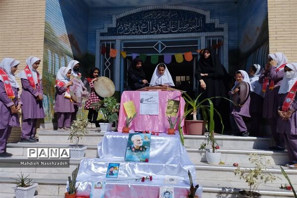 مراسم سپاس معلم در دبستان حاج یدالله پسران ناحیه یک یزد