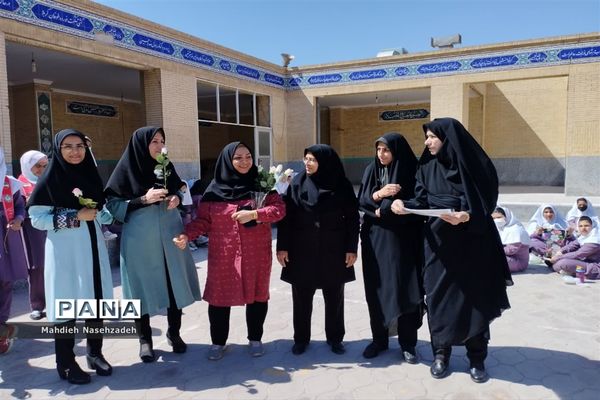 مراسم سپاس معلم در دبستان حاج یدالله پسران ناحیه یک یزد
