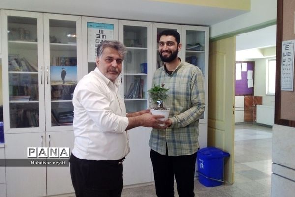 تقدیر مدیر مدرسه امام حسین(ع) رودهن از معلمان