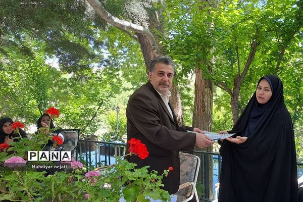 تقدیر مدیر مدرسه امام حسین(ع) رودهن از معلمان