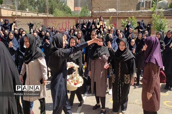 بزرگداشت روز معلم در دبیرستان شاهد کوثر شهرستان رباط‌کریم