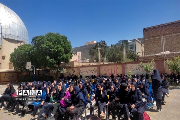 بزرگداشت روز معلم در دبیرستان شاهد کوثر شهرستان رباط‌کریم