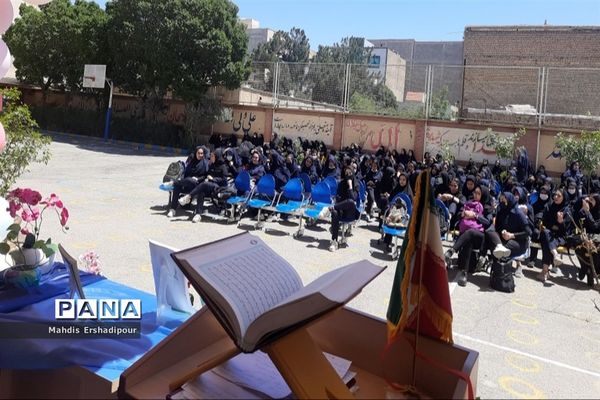 بزرگداشت روز معلم در دبیرستان شاهد کوثر شهرستان رباط‌کریم