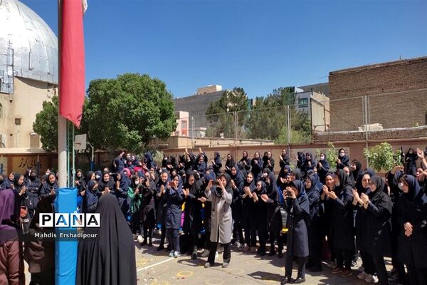 بزرگداشت روز معلم در دبیرستان شاهد کوثر شهرستان رباط‌کریم