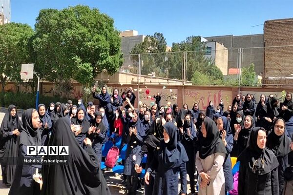 بزرگداشت روز معلم در دبیرستان شاهد کوثر شهرستان رباط‌کریم