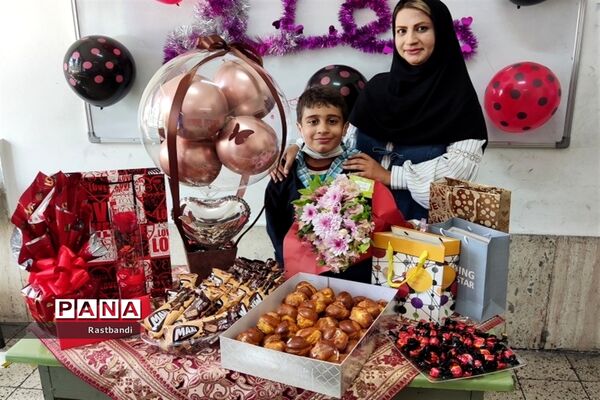 جشن معلم سپاس در دبستان احمد معینی منطقه ۱۳