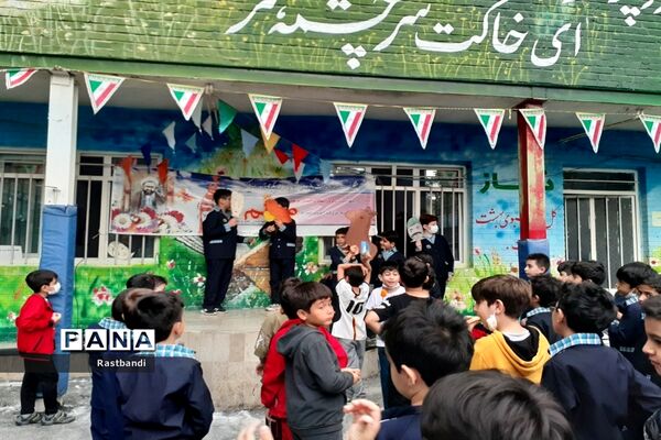 جشن معلم سپاس در دبستان احمد معینی منطقه ۱۳