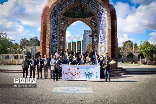 غبار روبی مزار شهدا به‌مناسبت گرامیداشت هفته معلم در ارومیه