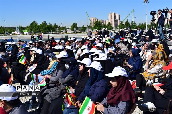 باشکوه‌ترین پیاده‌روی ۲۵۰۰ نفره فرهنگیان شهر تهران