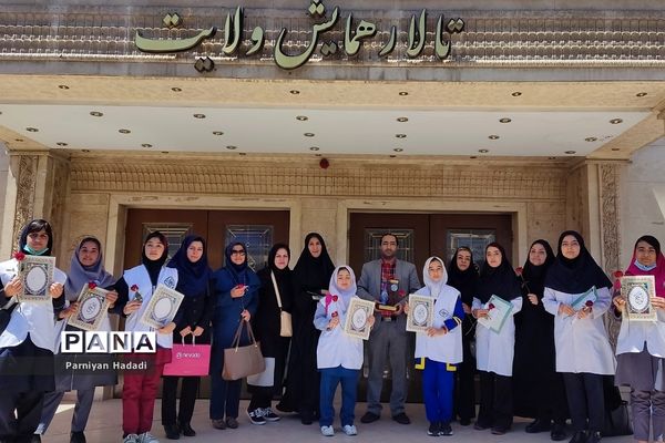 همایش تقدیر ازمراقبین سلامت و دانش‌آموزان  برگزیده در جشنواره  سفیران سلامت دانش‌آموزی