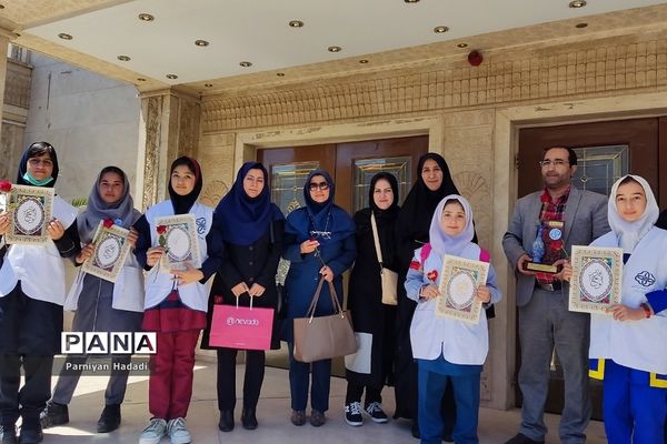 همایش تقدیر ازمراقبین سلامت و دانش‌آموزان  برگزیده در جشنواره  سفیران سلامت دانش‌آموزی