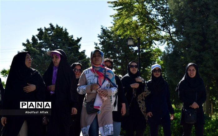 همایش پیاده‌روی ۲۵۰۰ نفری فرهنگیان شهر تهران برگزار شد