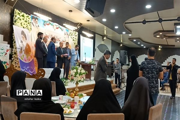 آیین تجلیل از معلمان نمونه شهرستانی و استانی در تالار پذیرایی مهتاب قائمشهر