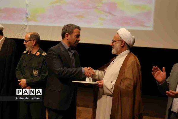 همایش بزرگداشت معلم و آیین تجلیل از معلمان بسیجی