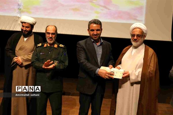 همایش بزرگداشت معلم و آیین تجلیل از معلمان بسیجی