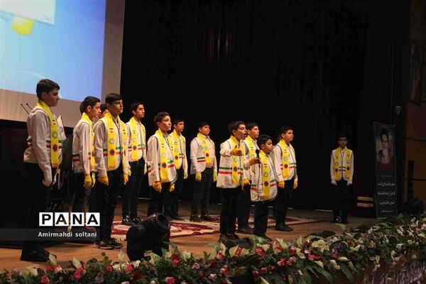 همایش بزرگداشت معلم و آیین تجلیل از معلمان بسیجی