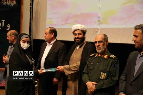 همایش بزرگداشت معلم و آیین تجلیل از معلمان بسیجی