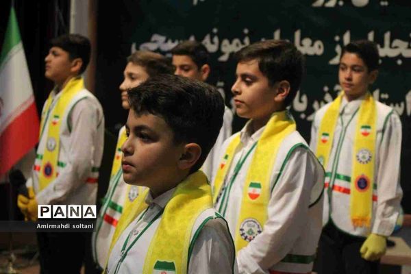 همایش بزرگداشت معلم و آیین تجلیل از معلمان بسیجی