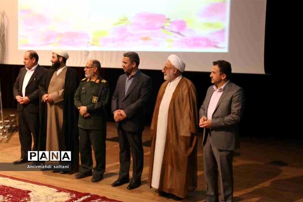 همایش بزرگداشت معلم و آیین تجلیل از معلمان بسیجی