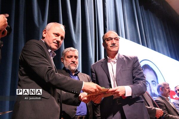 آیین گرامیداشت مقام معلم  و تجلیل از معلمان نمونه  شهرستان ساری