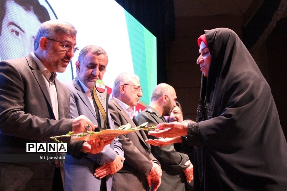 آیین گرامیداشت مقام معلم  و تجلیل از معلمان نمونه  شهرستان ساری