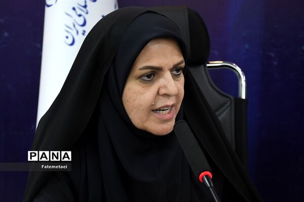 نقد کتاب های درسی توسط اعضای سازمان دانش‌آموزی خوزستان