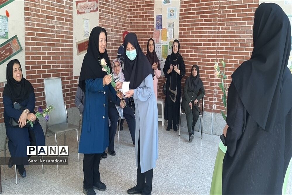 برگزاری جشن هفته معلم در ناحیه 3 مشهد مقدس