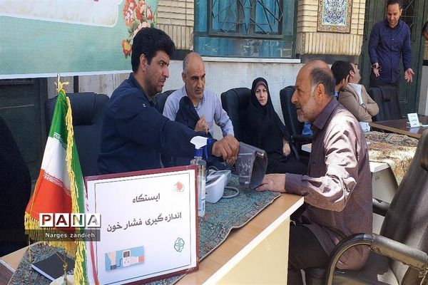 میز خدمت آموزش و پرورش ملارد در نمازجمعه