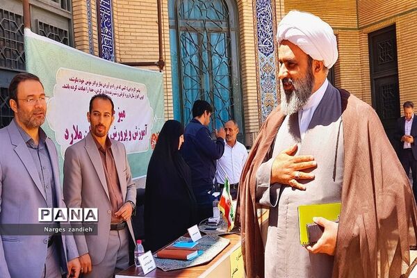 میز خدمت آموزش و پرورش ملارد در نمازجمعه