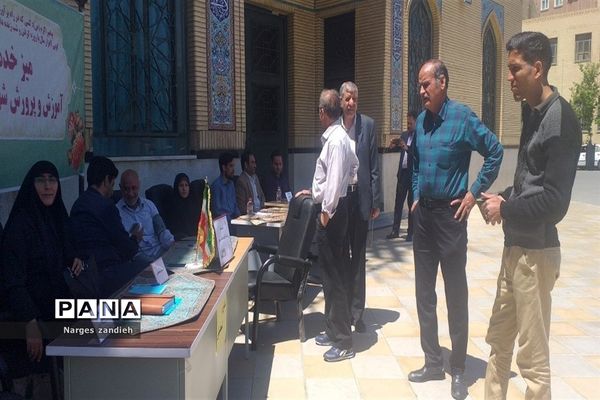 میز خدمت آموزش و پرورش ملارد در نمازجمعه