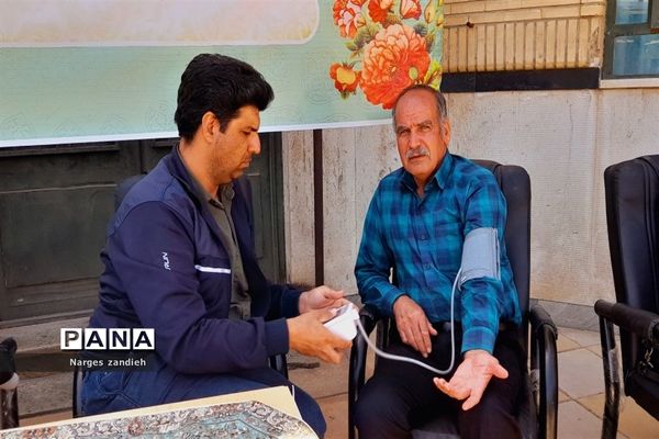 میز خدمت آموزش و پرورش ملارد در نمازجمعه