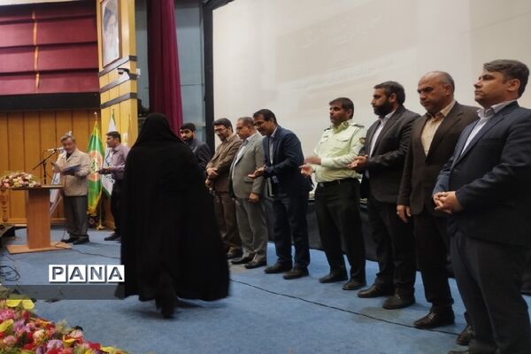 تقدیر معلمان و مدیران برتر کهریزک