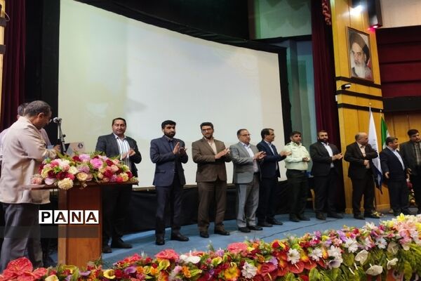 تقدیر معلمان و مدیران برتر کهریزک