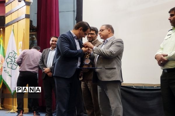 تقدیر معلمان و مدیران برتر کهریزک