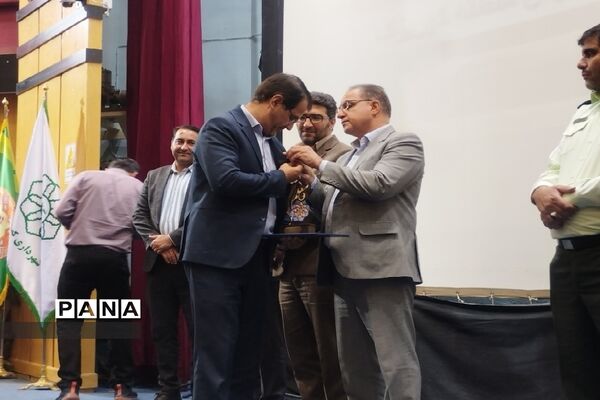 تقدیر معلمان و مدیران برتر کهریزک