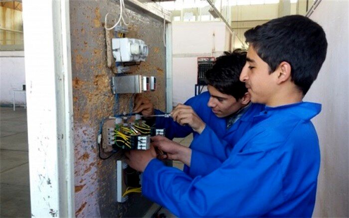 چند پیشنهاد برای اتصال دانش آموزان هنرستانی به بازار کار