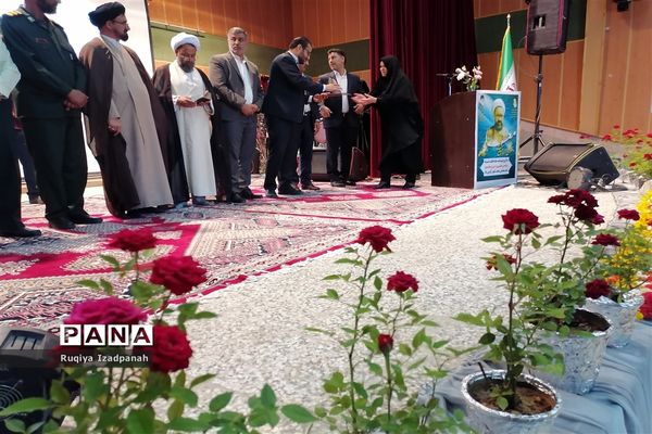 همایش بزرگداشت مقام معلم و تجلیل از رتبه‌های برتر کنکور در خاتم