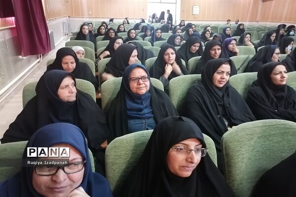 همایش بزرگداشت مقام معلم و تجلیل از رتبه‌های برتر کنکور در خاتم