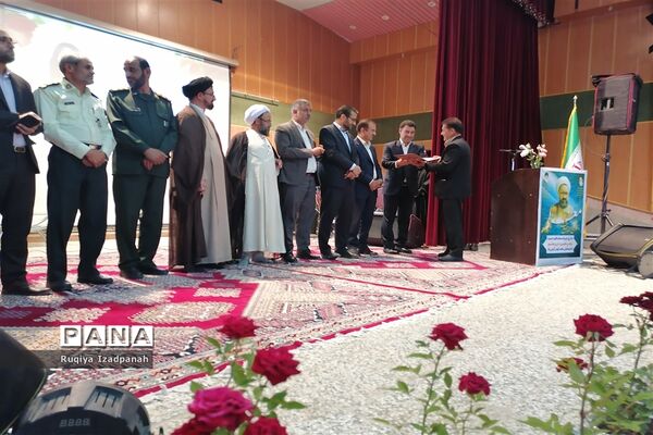 همایش بزرگداشت مقام معلم و تجلیل از رتبه‌های برتر کنکور در خاتم