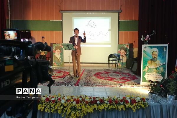 همایش بزرگداشت مقام معلم و تجلیل از رتبه‌های برتر کنکور در خاتم