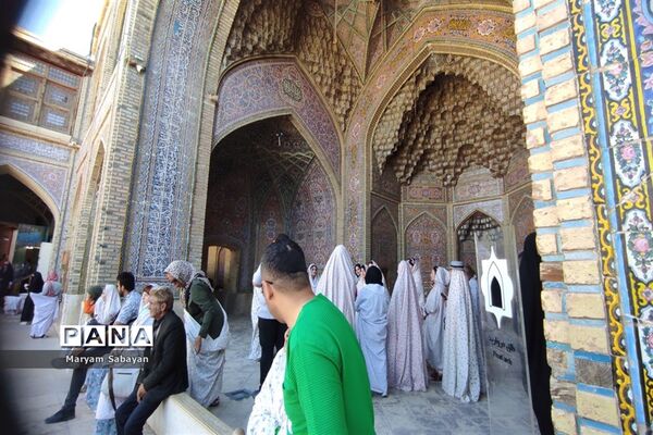 بازدید گردشگران و عموم مردم از مسجد نصیرالملک در روز شیراز