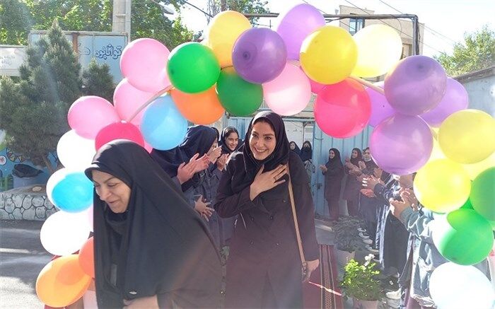 جشن هفته معلم در مدرسه تربیت رودهن برگزار شد/فیلم
