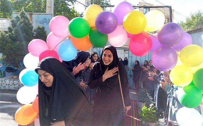 جشن هفته معلم در مدرسه تربیت رودهن برگزار شد/فیلم