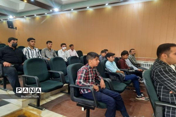 تقدیر از دانش‌آموزان مسابقات قرآنی در شهر جوادآباد