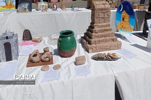 آیین تجلیل از برگزیدگان آموزشی و پرورشی دبیرستان نمونه دولتی ارشاد