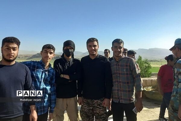 دانش‌آموزان پسر رودهن در اردوی راهیان نور یادمان عملیات مرصاد