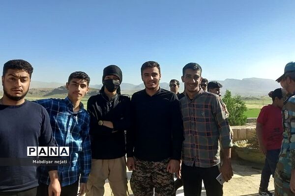 دانش‌آموزان پسر رودهن در اردوی راهیان نور یادمان عملیات مرصاد